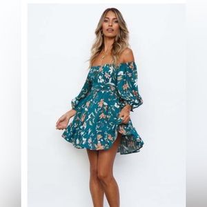 Hollo Molly dinner party dress forest green size xs. Never worn. New with tags.